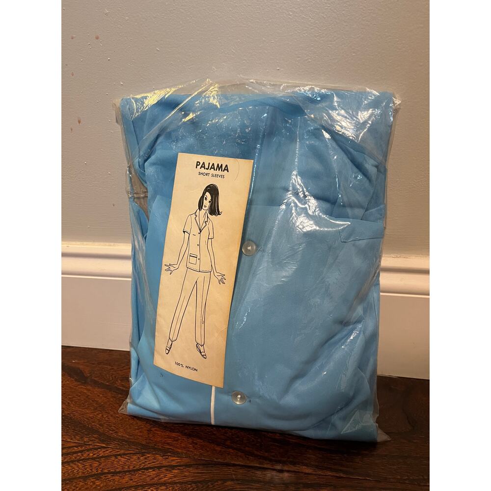 Deadstock 1960s Sears Baby Blue White Silky Nylon Short Sleeve Pajama PJs Set L - Picture 2 of 3